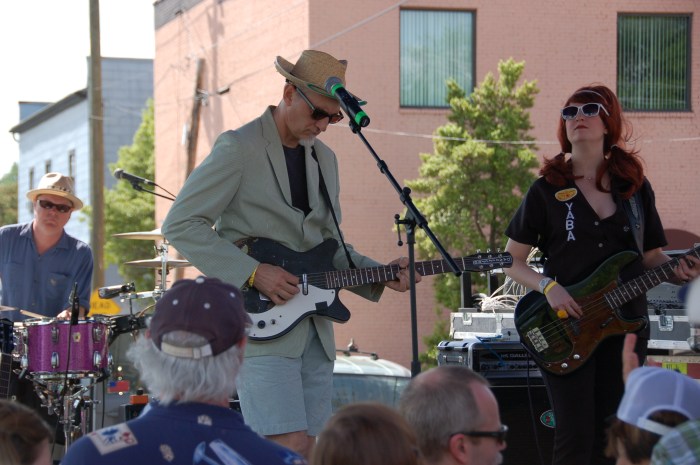 Southern_Culture_on_the_Skids-Raleigh-2010-04-17