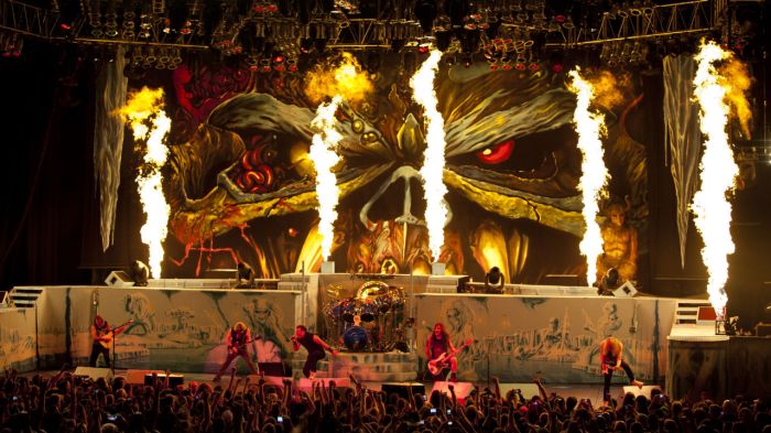 iron-maiden-live-2